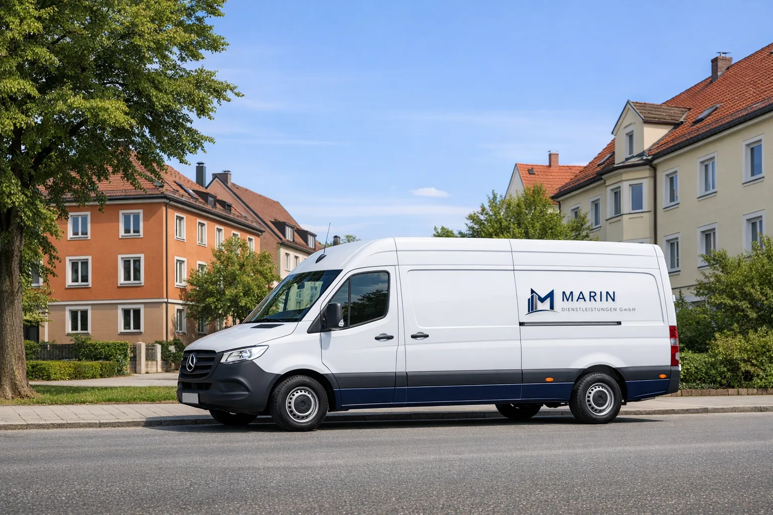 Firmenfahrzeug von Marin Reinigung mit Logo Firmenfahrzeug von Marin Reinigung mit Logo